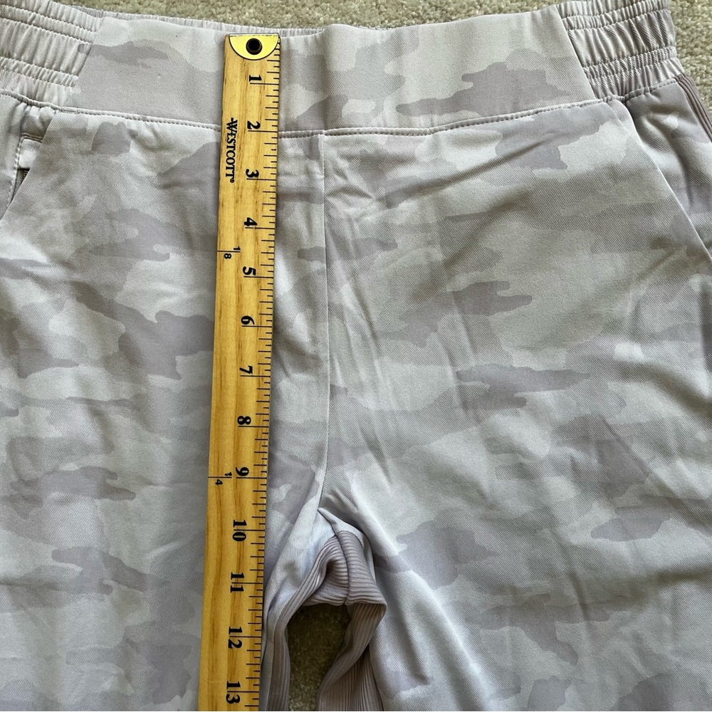 ATHLETA Brooklyn Lined Camo Jogger Size 6 Soft Cozy Warm Athleisure - Picture 9 of 11